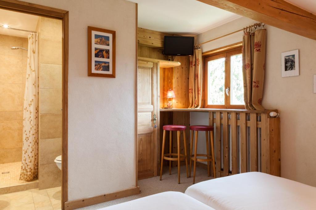 Logis Hotel Le Caprice Des Neiges Комбо Екстериор снимка