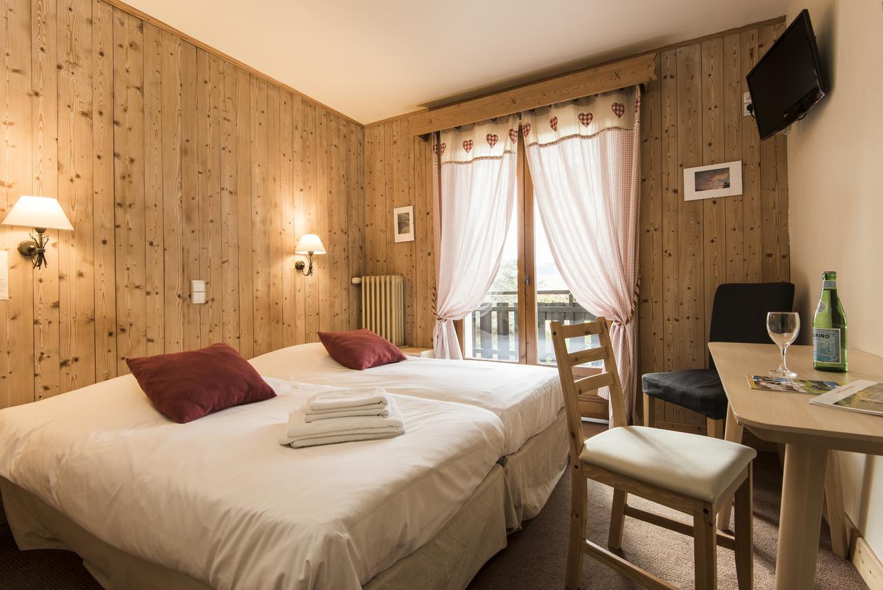 Logis Hotel Le Caprice Des Neiges Комбо Екстериор снимка