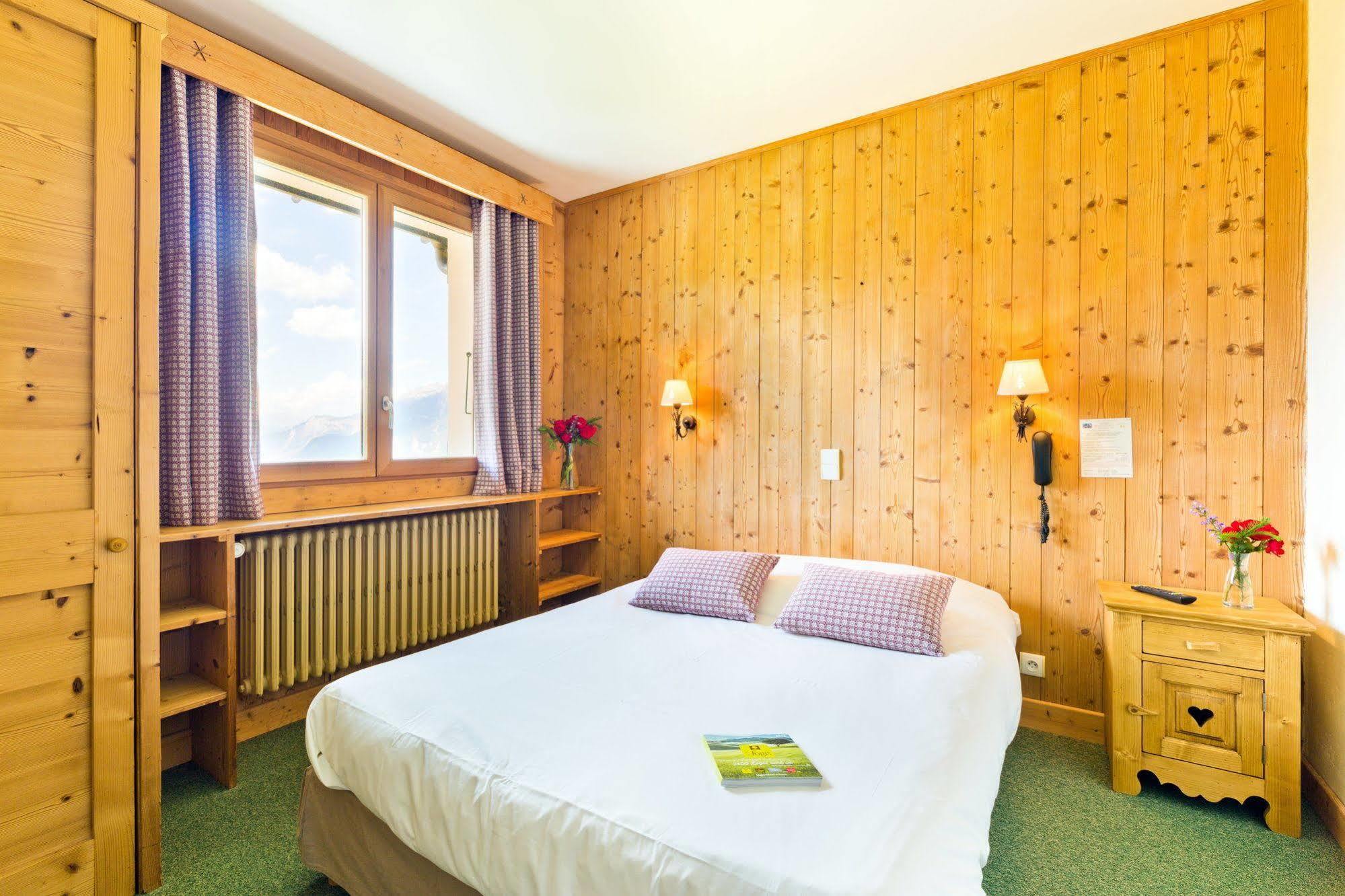 Logis Hotel Le Caprice Des Neiges Комбо Екстериор снимка