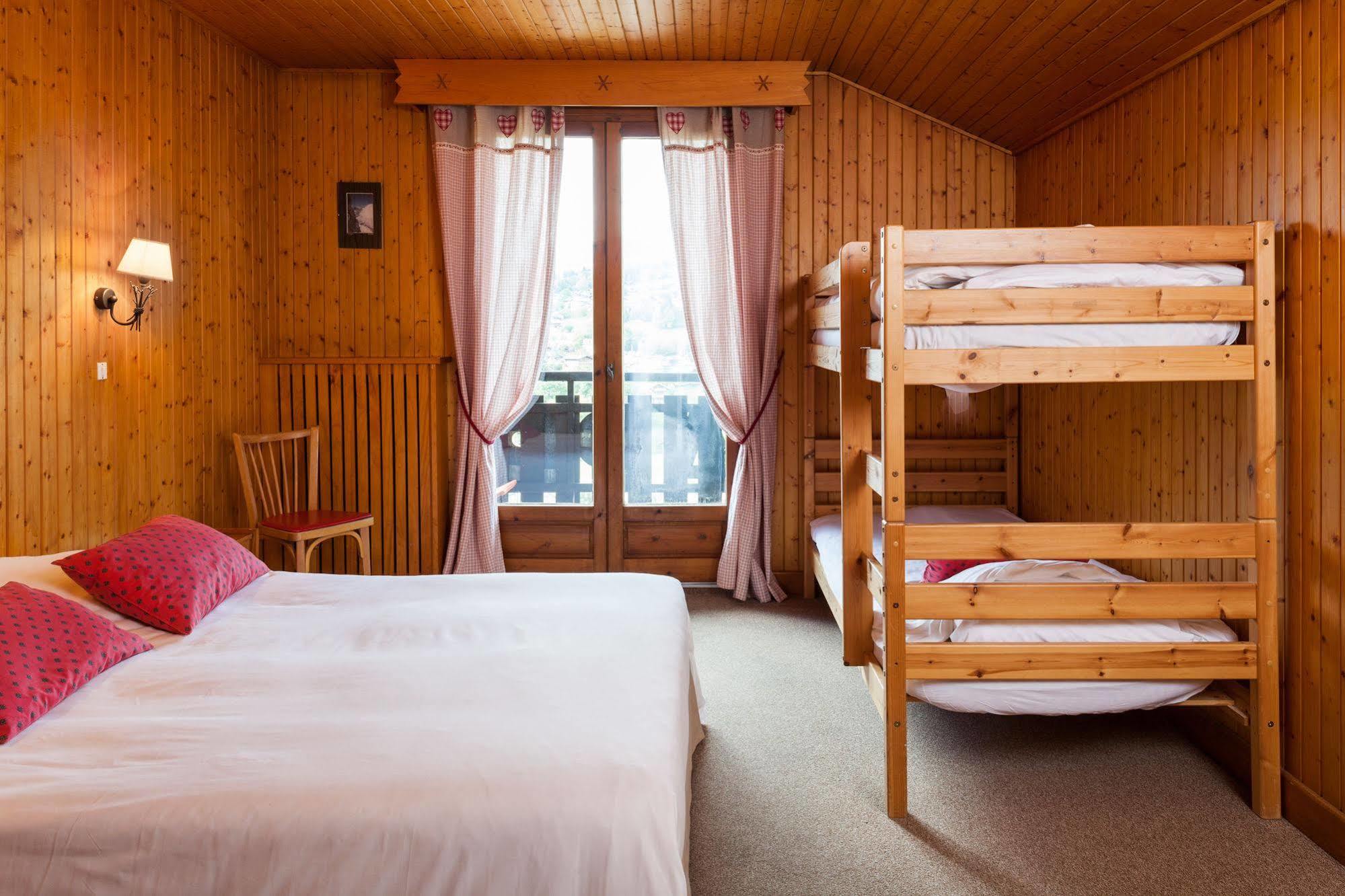 Logis Hotel Le Caprice Des Neiges Комбо Екстериор снимка