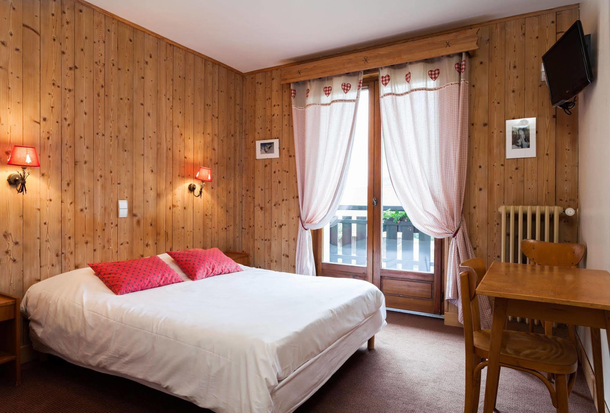 Logis Hotel Le Caprice Des Neiges Комбо Екстериор снимка