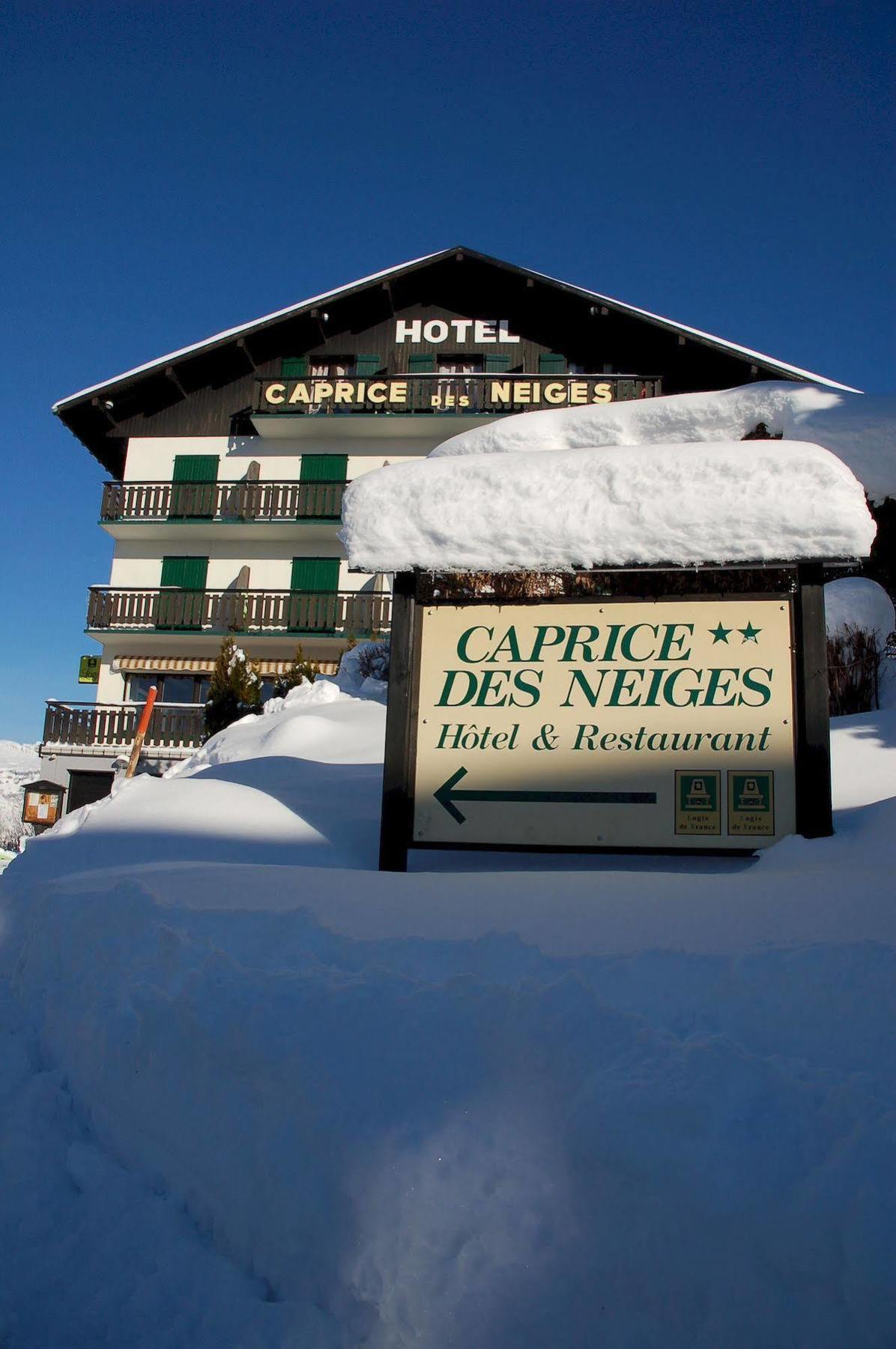 Logis Hotel Le Caprice Des Neiges Комбо Екстериор снимка